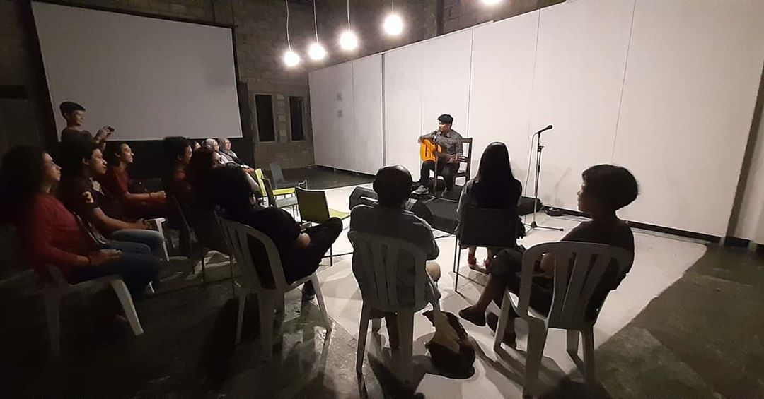 Aula KKF sering dijadikan tempat workshop, perform musik, hingga seni pertunjukan teater
